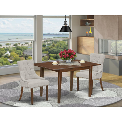 L'ensemble de salle à manger 3 pièces comprend une table de salle à manger rectangulaire avec des feuilles papillon et 2 chaises rembourrées en tissu de lin, acajou
