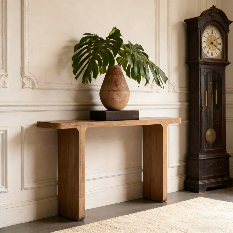Console en bois massif de style américain.