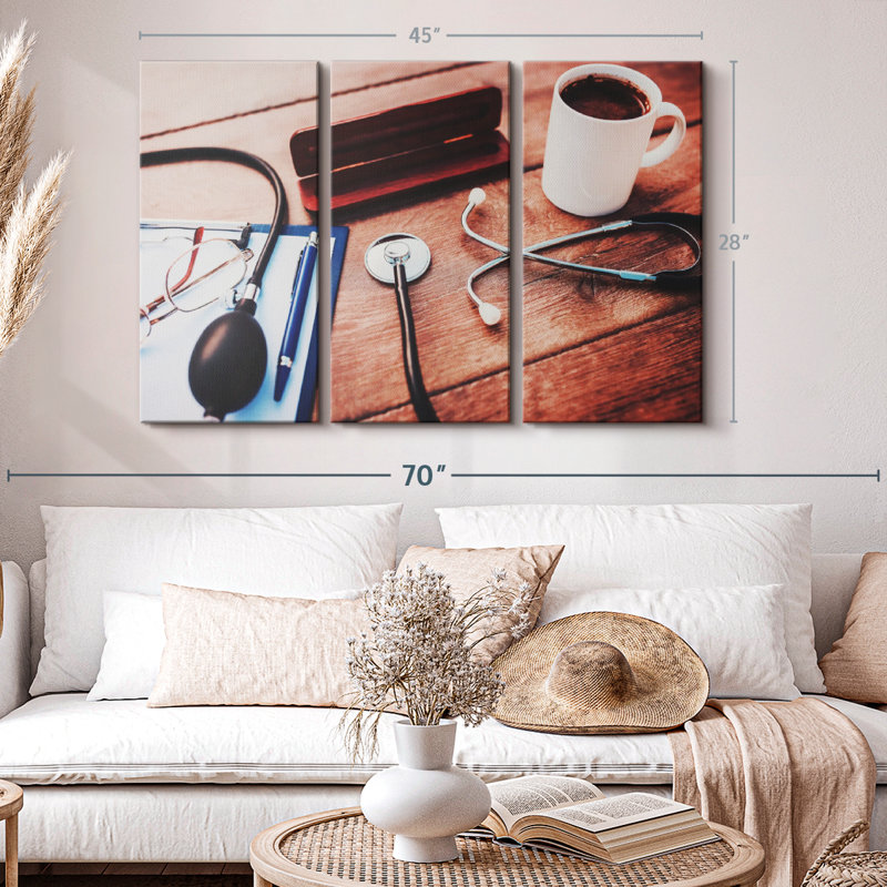 «Holiday», impression sur toile «Holiday Doctor», H 28 po x l 45 po x P 1,25 po