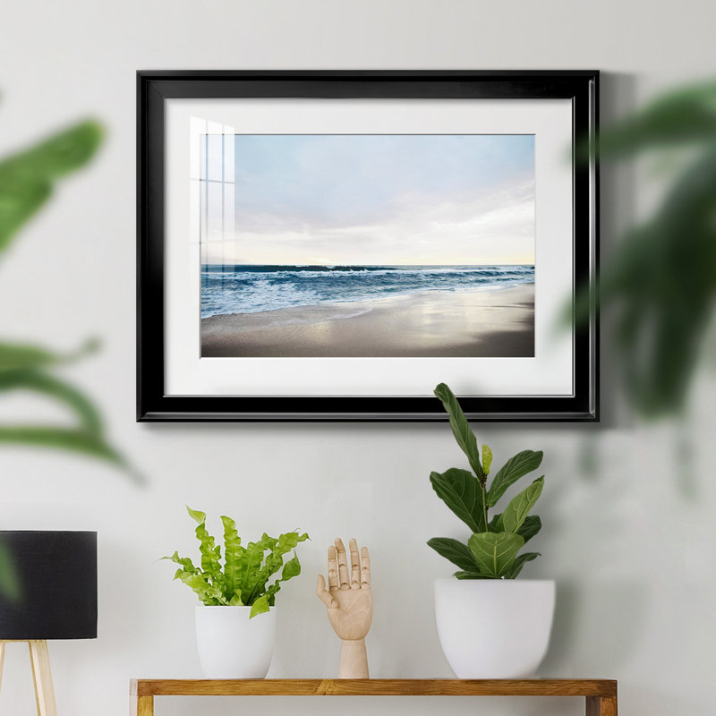 Shimmering Dawn - reproduction de photo encadrée, H 22,5 po x l 30,5 po x P 1,5 po, Papier avec cadre noir