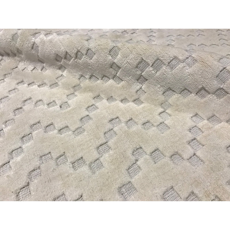Wool Chevron Area Rug in White, Rectangle 6' x 9'