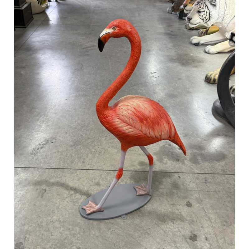 Statue de bébé flamant rose grandeur nature
