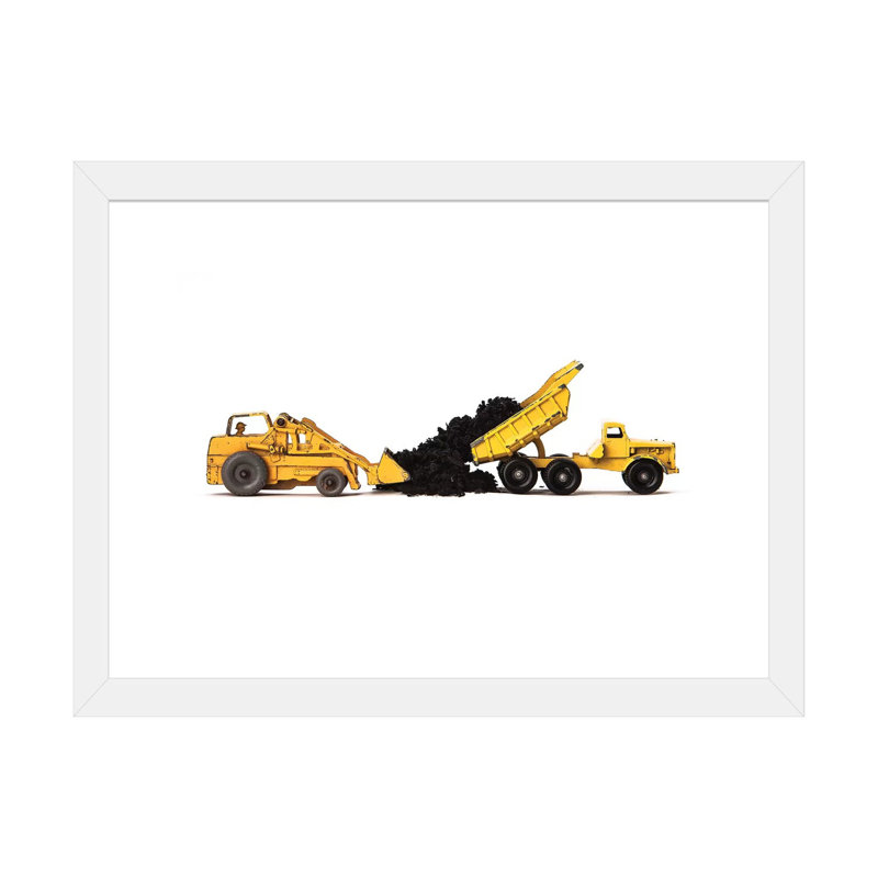 «Dump Truck Dirt on White» par Saint and Sailor Studios - reproduction de photo, H 16 po x l 24 po x P 1 po, Blanc