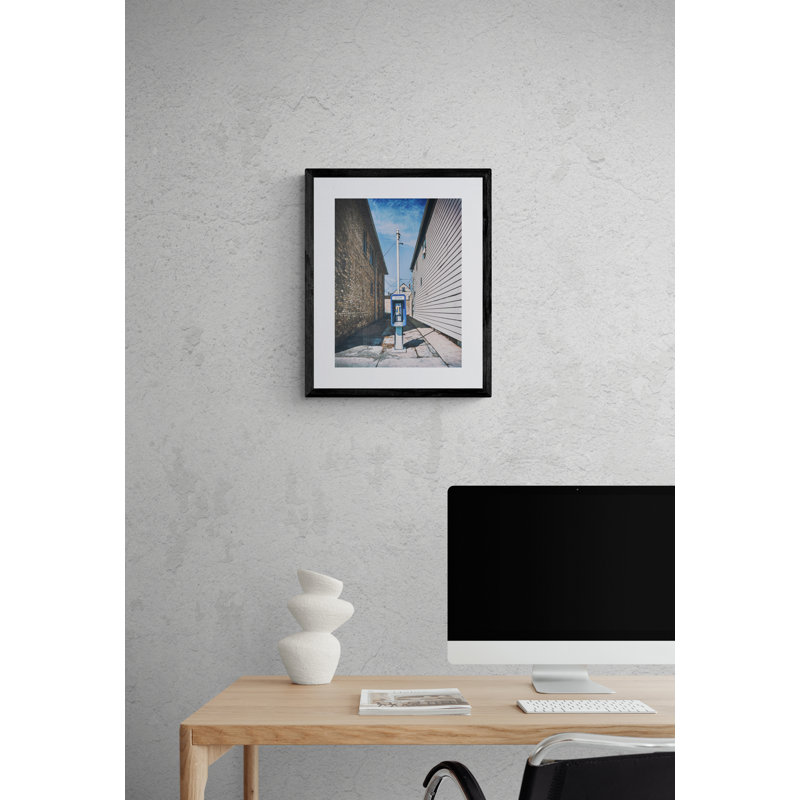 Urban Dinosaur par Scott Norris - Photographie de cadre, 20" H x 16" W
