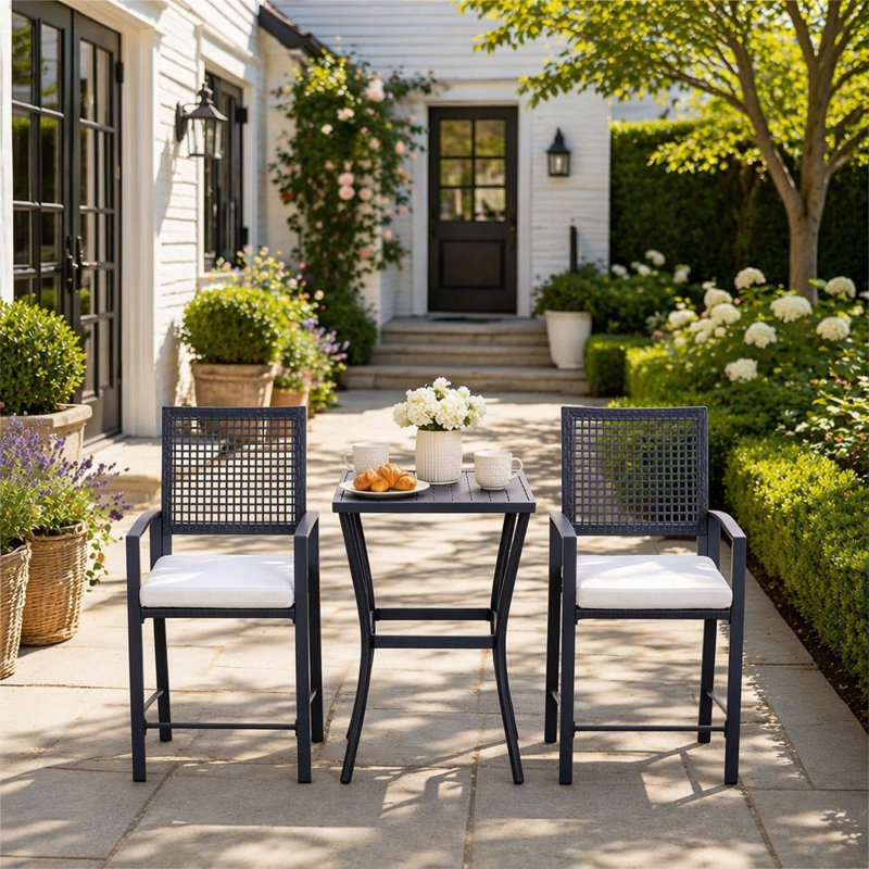 Ensemble de bar durable en osier résistant aux intempéries avec fauteuils rembourrés confortables et table haute pour les réceptions en plein air