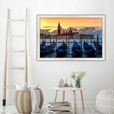 " Quiet Dawn "