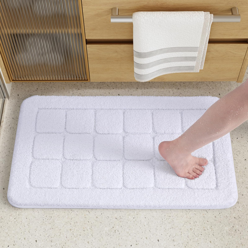 Tapis pour salle de bain antidérapant Rabun, Simple - l 24 po x L 43 po, Blanc
