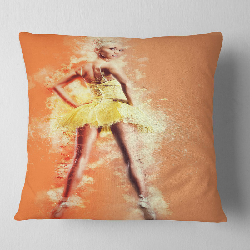 Magnifique ballerine en tutu jaune - coussin imprimé Portrait, 18 po x 18 po, Coussin décoratif