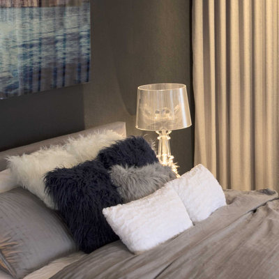  Coussin en fausse fourrure