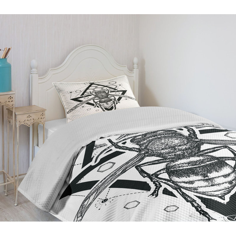 Bee Pattern Quilted Twin Bedspread Set in White