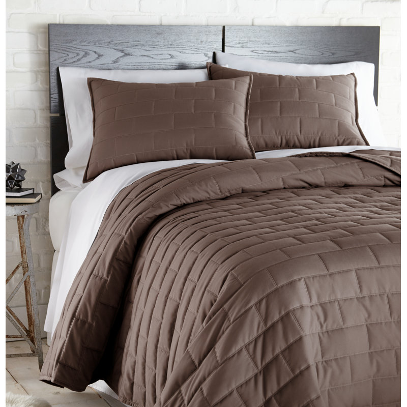 Southshore Fine Linens Brickyard Quilt Set in Chocolate Brown, Lightweight Double-Brushed Microfiber Brick-Style Quilted Bedding Set with 2 Pillow Shams, King/California King