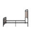 Lit plateforme en métal recouvert de lin, taille simple, avec tête et pied de lit en tissu.