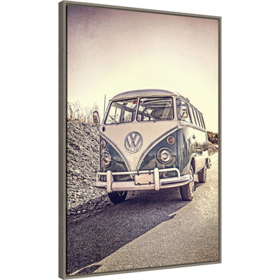 Surfers vintage vw bus par Edward M Fielding - reproduction de cadre flottant sur toile
