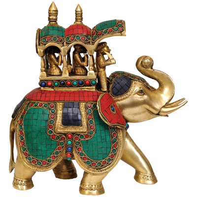 Très grand roi chevauchant un éléphant