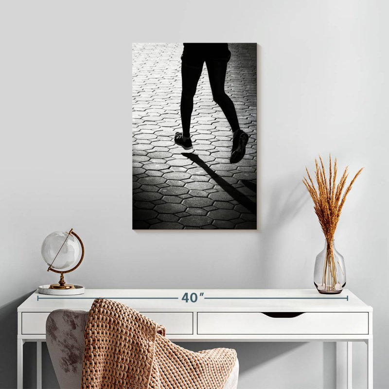 Sireci BW Jogging, 24" H x 16" W