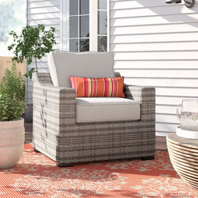 Chaise de patio entièrement assemblée avec coussins