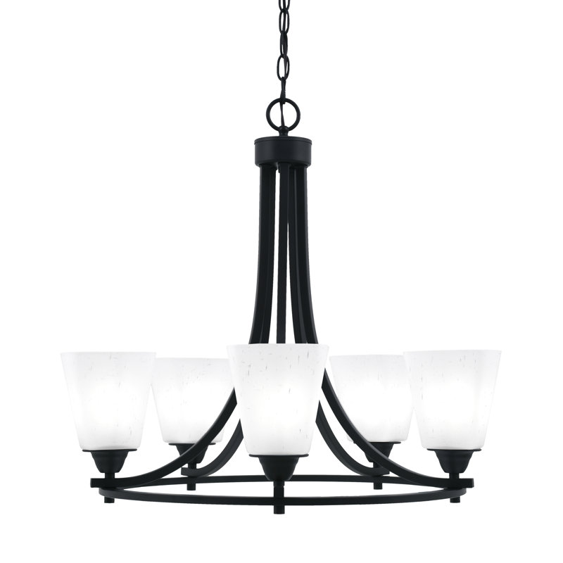 Lustre 5 lumières Paramount montré dans une finition noire mate avec verre mousseline carré blanc de 4,5 po