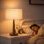 Lampe de table effilée en bois de noyer massif 17,5 "avec abat-jour tambour en lin, lampe de chevet moderne avec base E26 pour chambre à coucher, salon-1180501228