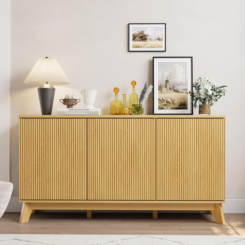 Buffet cannelé, dosseret à 3 portes avec rangement