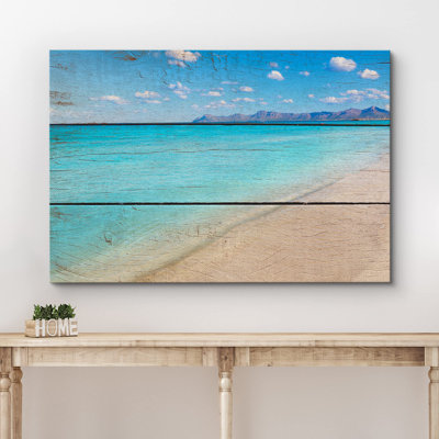 Plage de sable tropicale sur des panneaux de bois
