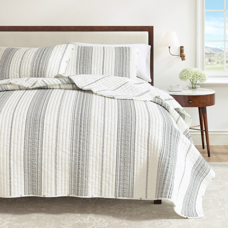 Striped Farmhouse Reversible Quilt Set with Shams, King Quilt + 2 King Shams, Cream / Gray