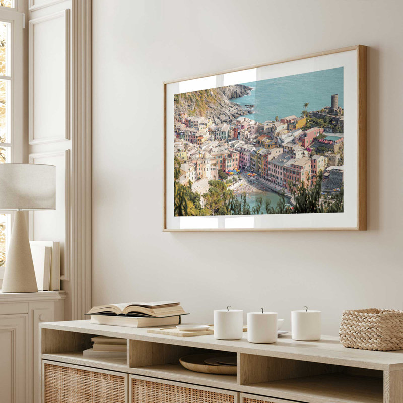 «Coastal Town Views», impression roulée, Érable brut encadré, H 13 po x l 17 po x P 1,25 po
