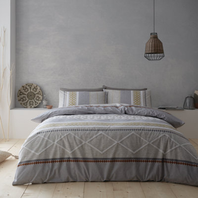 Kadin Bedding