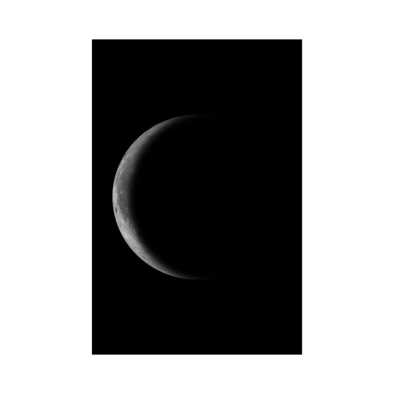 «Waning Crescent Moon - Black» par GetYourNerdOn, impression sur toile tendue, H 26 po x l 18 po x 1,5 po