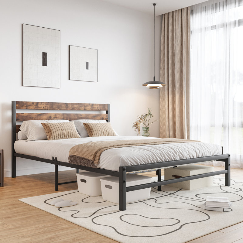 Base de lit plateforme grand format avec tête de lit en bois rustique rétro, sommier à lattes en métal robuste, Grand lit