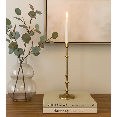 Porte-bougie effilé en aluminium de 23,5 po: conception transitionnelle en bronze avec accents de perles - piédestal mince pour la décoration intérieure et centre de table - 5,5 x 5,5 x 23,5 po
