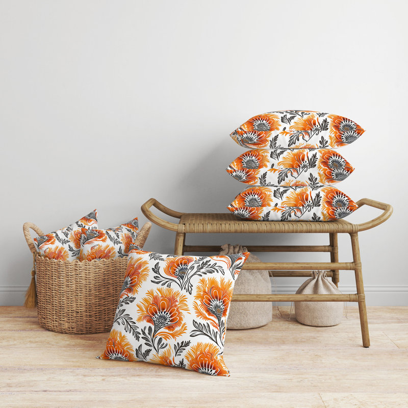 Coussin décoratif intérieur / extérieur Whimsical Wilds, H 18 po x l 18 po, Blanc / orange