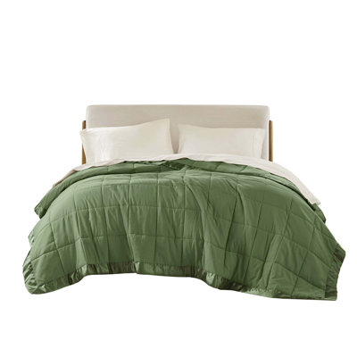 1 couverture légère en duvet synthétique avec garniture en satin