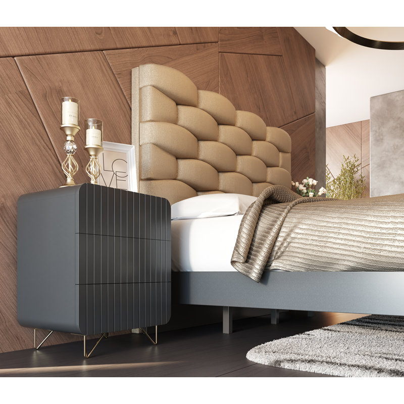 Taisha Piece Bedroom Set, Queen