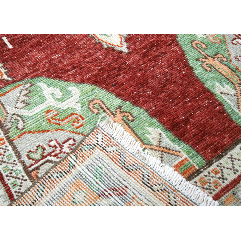 Tapis unique en laine noué à la main des années 1960 de 3 pi 7 po x 7 pi 5 po en rouge / gris / vert