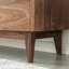 Commode d'appoint simple en bois massif de noyer.-122808125