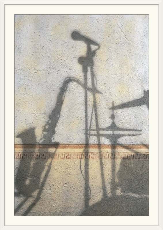 «Jazz Instruments» par Josep Cisquella, reproduction de photo, Cadre blanc, H 32 po x l 24 po x P 1 po