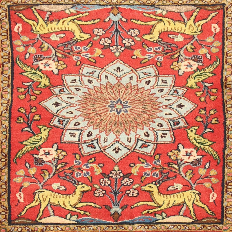 Tapis rouge / beige à motif floral, Carré 6 pi