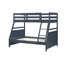 Lit superposé simple au-dessus d'un lit double avec finition bleu marine, garde-corps et support à lattes, cadre d'accessoires de chambre à coucher contemporain, économiseur d'espace-129943874-129943875