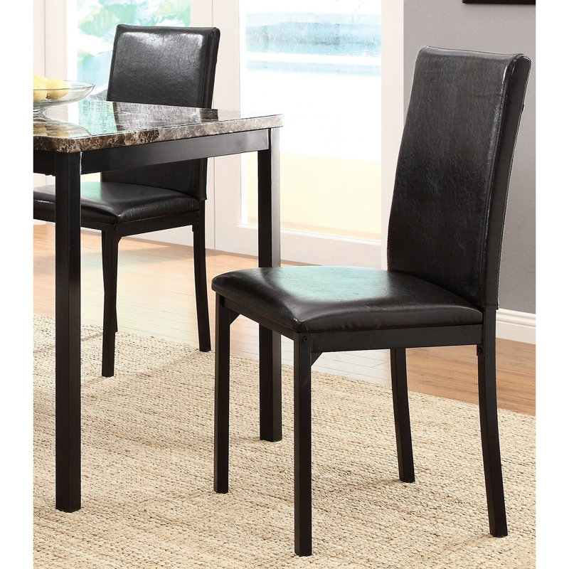 Ensemble de 4 chaises avec cadre en métal et siège en similicuir