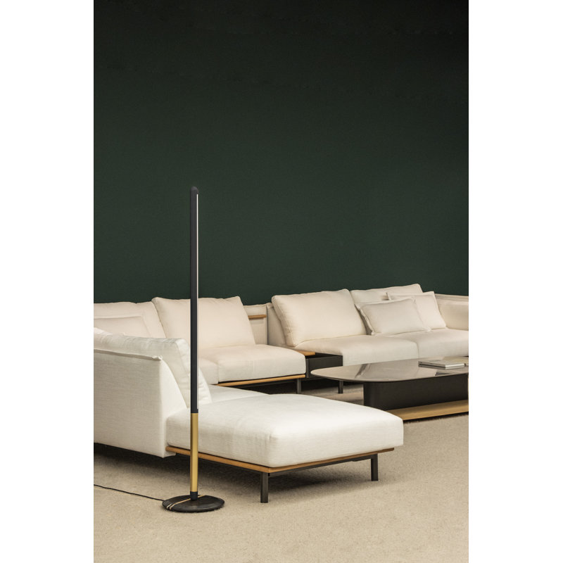 Lampe sur pied colonne 65,8 "Linea, Or/noir, Bois de frêne noir