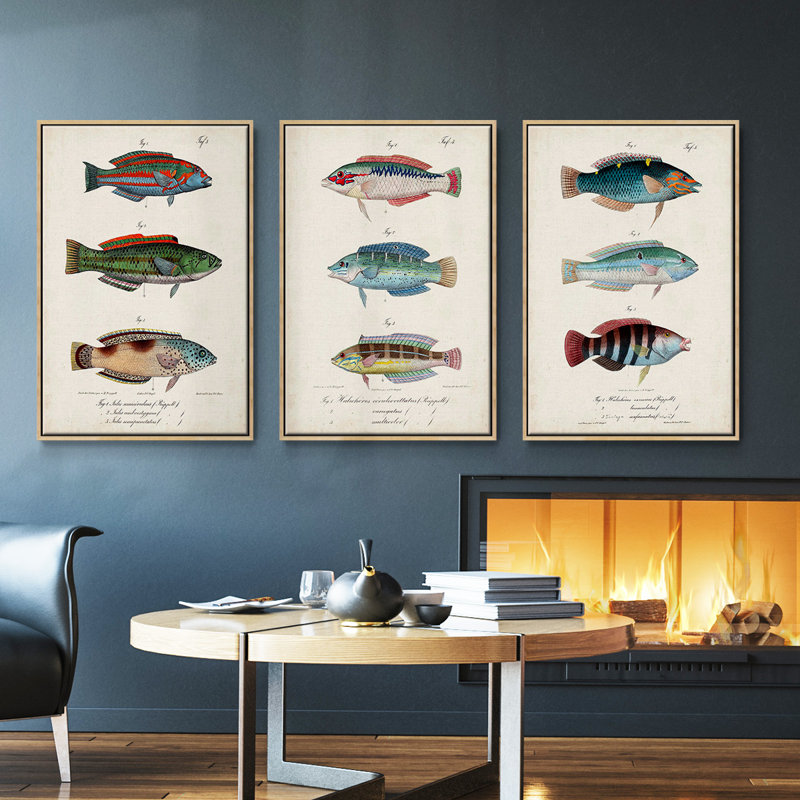 Antique Fish Trio I, ensemble de 3 toiles encadrées sur toile, H 27 po x l 54 po, Naturel