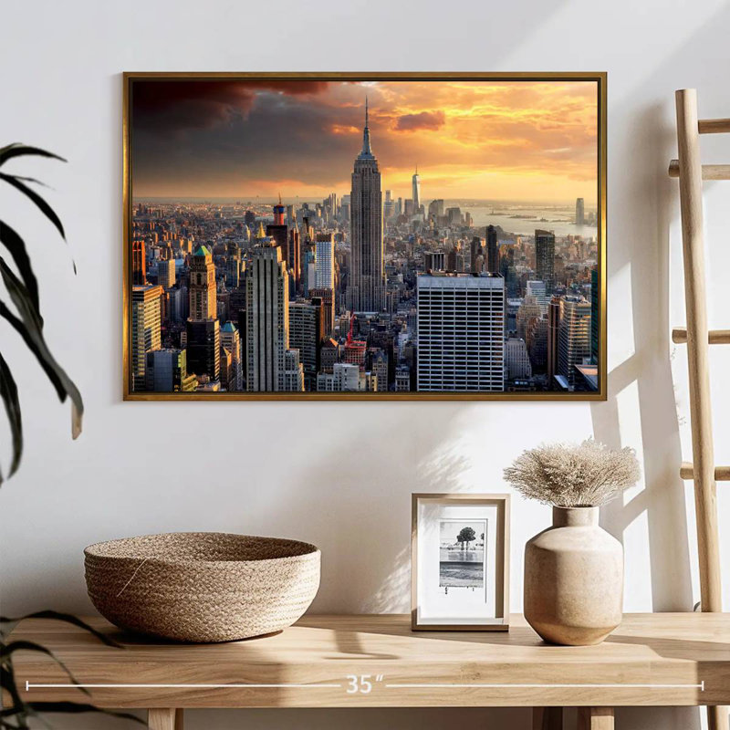 New York City High Rises, 25 po x 17 po, Cadre flottant doré