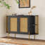 Armoire de salle à manger courbée élégante à 2 portes avec garniture dorée et portes en rotin tissé pour la salle à manger-332003385