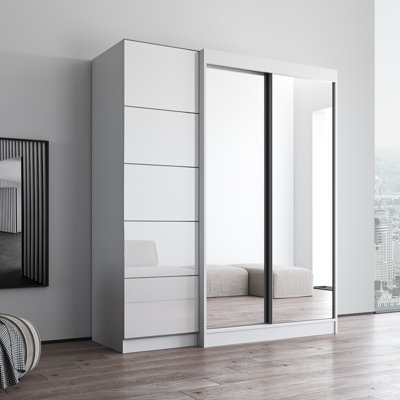 Armoire manufacturée 80,7 po avec tablettes réglables, tringle, finition mate