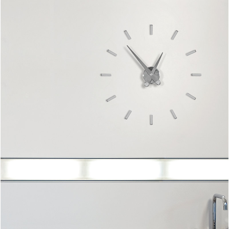Puntos Suspensivos Metal Analog Wall Clock, Red