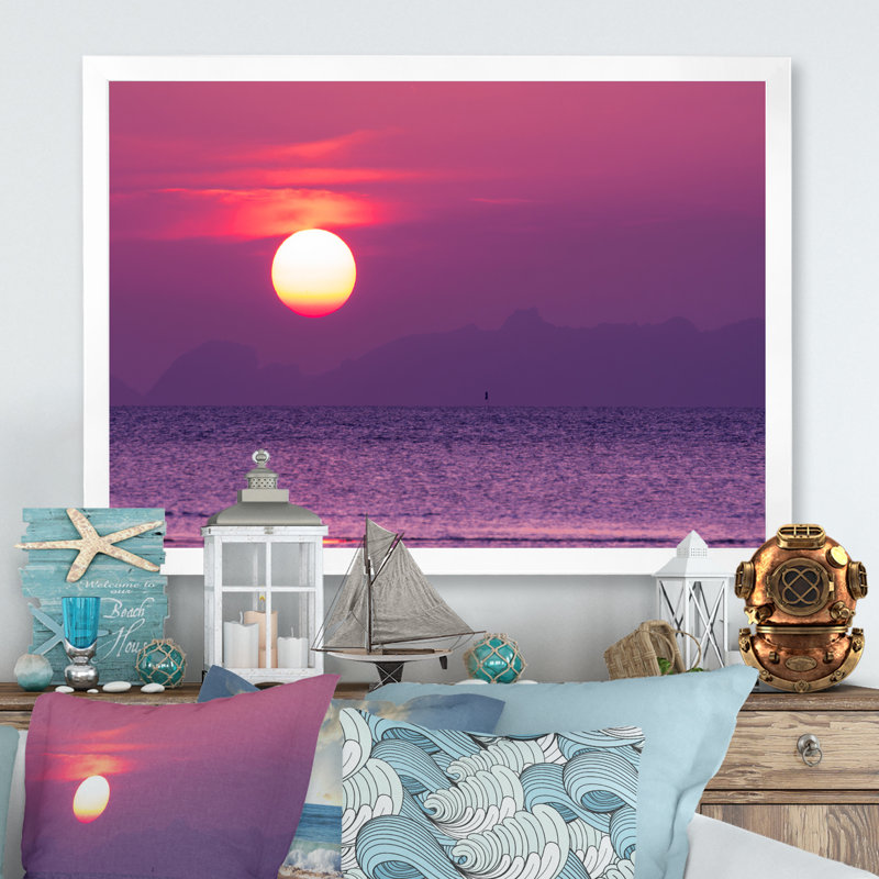«Purple Sunset Over Mountain And Sea», reproduction sur toile, H 24 po x l 36 po x P 1 po, Cadre de coin blanc fermé