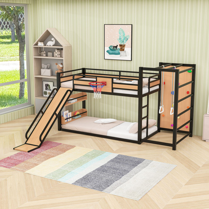 Lit superposé simple TG au-dessus de simple TG avec tablettes, glissade, panier de basketball, mur d'escalade, anneaux rétractables et garde-corps