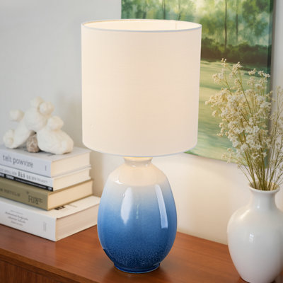 19 po Lampe de table en céramique dégradée bleue avec abat-jour en lin blanc et col en nickel brossé