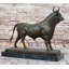 «Majestic Bronze Bull» par L. Bonheur - Sculpture animalière intemporelle pour collectionneurs