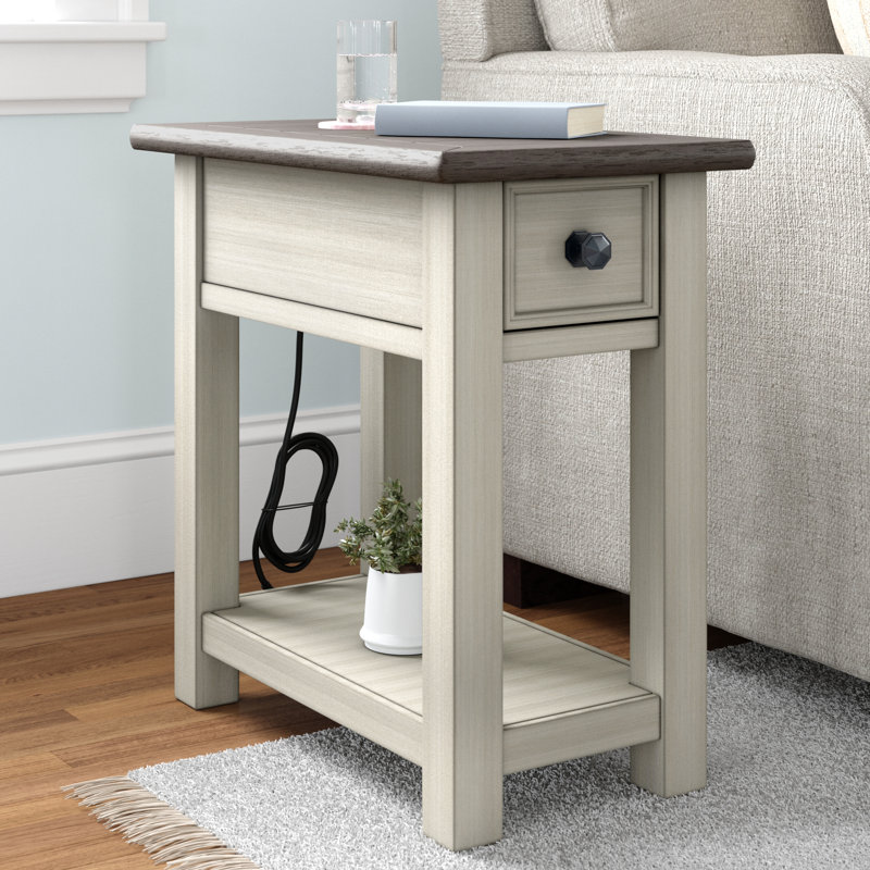 Table de bout Chailey avec rangement et prises intégrées, Gris patiné / blanc antique, H 24,13 po x l 14 po x P 24,13 po